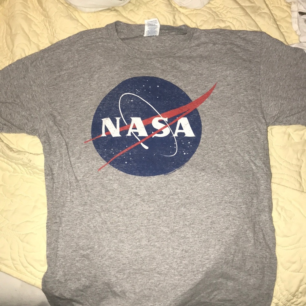 gray nasa tee shirt